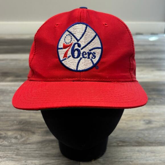 Vintage NBA Philadelphia 76ers Embroidered Logo Red Adjustable Snapback Cap Hat - Picture 1 of 8